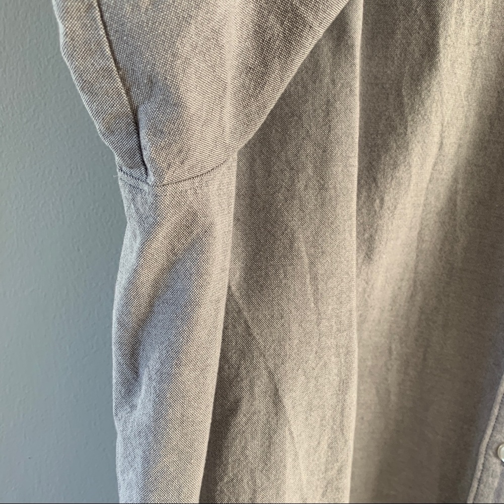 Under Armour Size 2XL Gray Top Loose Fit Long Sleeve Button Down Shirt HeatGear - Picture 9 of 11